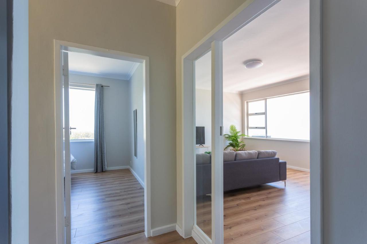 Woodlands Apartment *