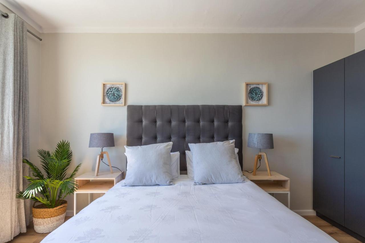 Apartment Woodlands