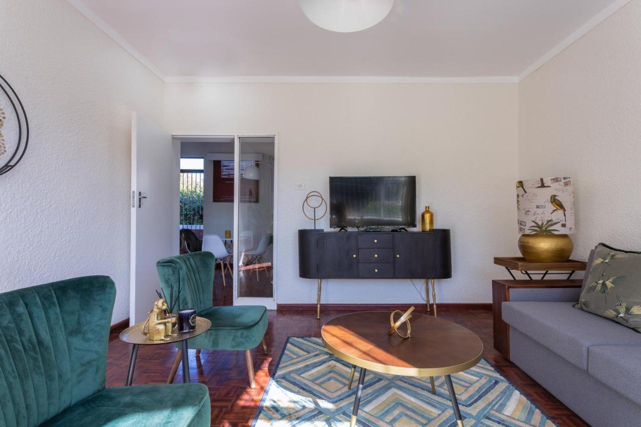 Woodlands Apartment *